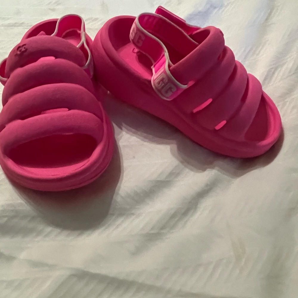 UGG SportYeah Slides